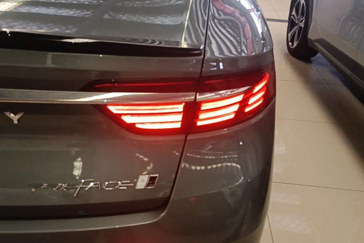 Used Geely Auto Preface 2026 Model Oriental Yao 2.0TD Wangyue Edition Right Rear Taillight