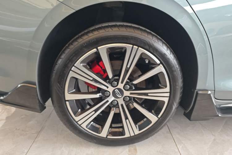 Used Geely Auto Preface 2026 Model Oriental Yao 2.0TD Wangyue Edition Right Rear Wheel Hub