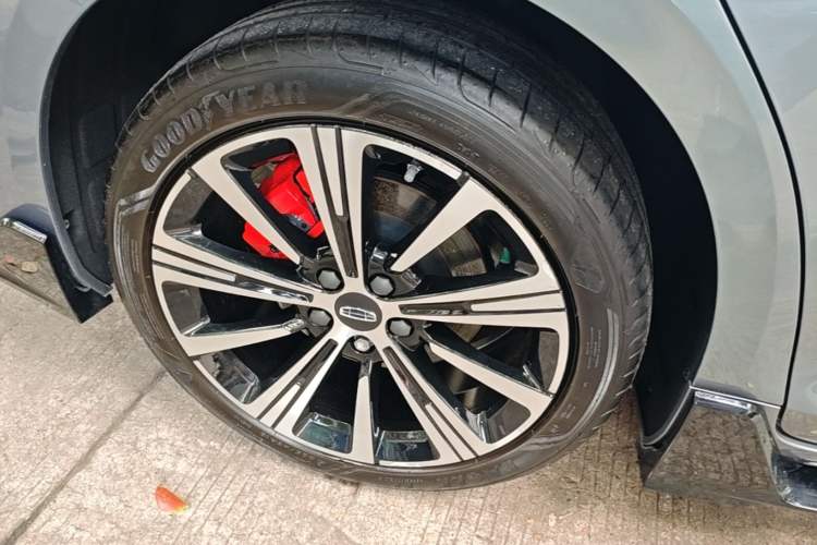 Used Geely Auto Preface 2026 Model Oriental Yao 2.0TD Wangyue Edition Right Rear Wheel Hub