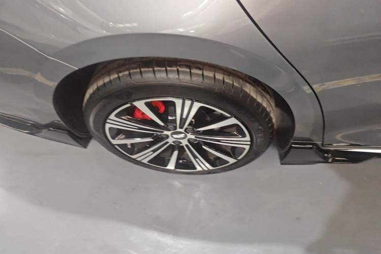 Used Geely Auto Preface 2026 Model Oriental Yao 2.0TD Wangyue Edition Right Rear Wheel Hub