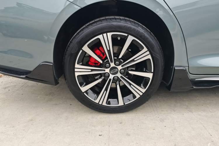 Used Geely Auto Preface 2026 Model Oriental Yao 2.0TD Wangyue Edition Right Rear Wheel Hub