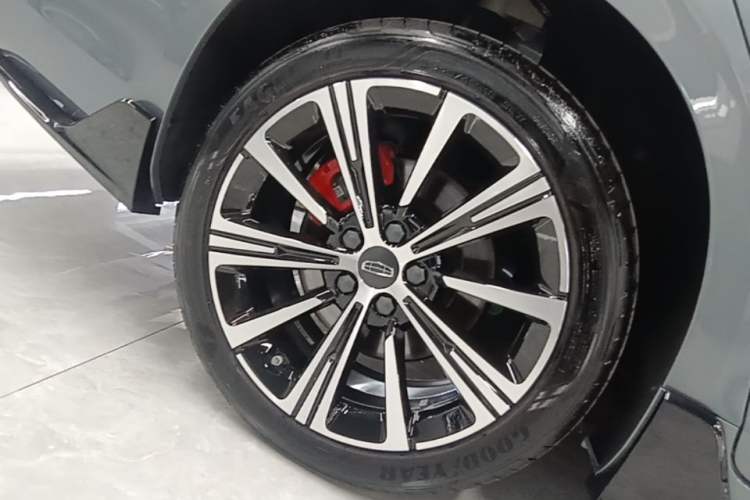 Used Geely Auto Preface 2026 Model Oriental Yao 2.0TD Wangyue Edition Right Rear Wheel Hub