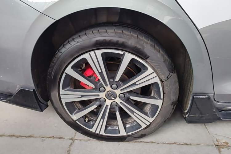 Used Geely Auto Preface 2026 Model Oriental Yao 2.0TD Wangyue Edition Right Rear Wheel Hub