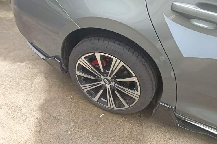 Used Geely Auto Preface 2026 Model Oriental Yao 2.0TD Wangyue Edition Right Rear Wheel Hub