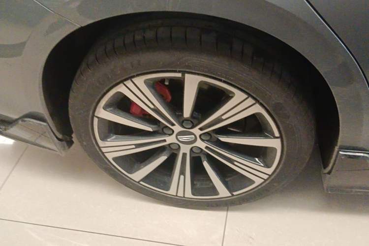 Used Geely Auto Preface 2026 Model Oriental Yao 2.0TD Wangyue Edition Right Rear Wheel Hub