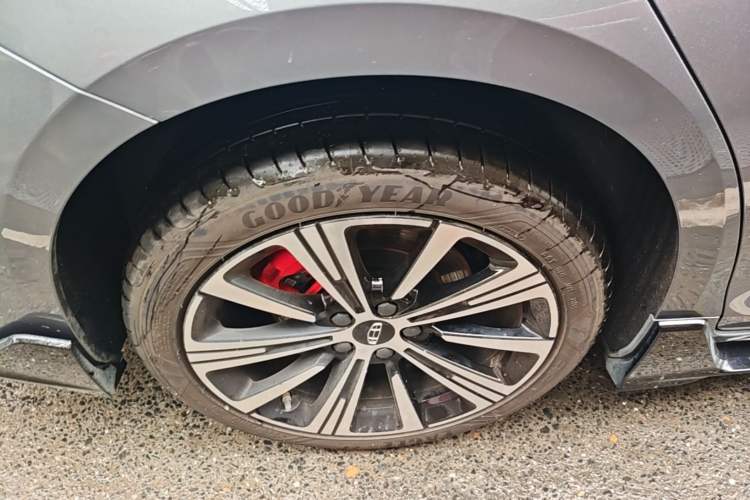 Used Geely Auto Preface 2026 Model Oriental Yao 2.0TD Wangyue Edition Right Rear Wheel Hub