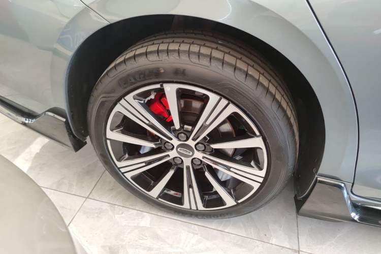 Used Geely Auto Preface 2026 Model Oriental Yao 2.0TD Wangyue Edition Right Rear Wheel Hub