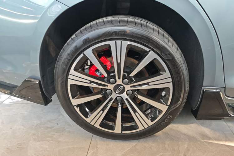 Used Geely Auto Preface 2026 Model Oriental Yao 2.0TD Wangyue Edition Right Rear Wheel Hub