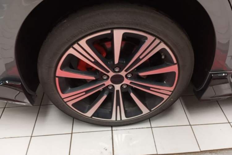 Used Geely Auto Preface 2026 Model Oriental Yao 2.0TD Wangyue Edition Right Rear Wheel Hub