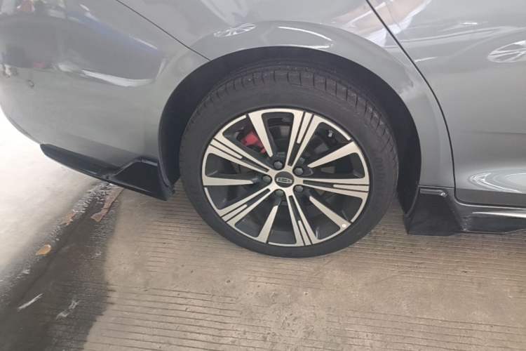 Used Geely Auto Preface 2026 Model Oriental Yao 2.0TD Wangyue Edition Right Rear Wheel Hub