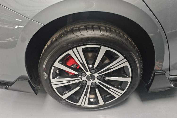 Used Geely Auto Preface 2026 Model Oriental Yao 2.0TD Wangyue Edition Right Rear Wheel Hub