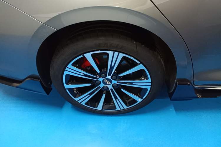 Used Geely Auto Preface 2026 Model Oriental Yao 2.0TD Wangyue Edition Right Rear Wheel Hub