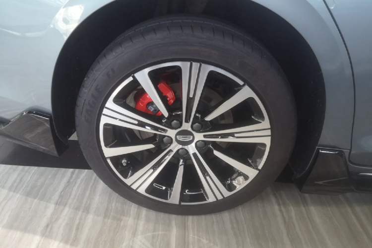 Used Geely Auto Preface 2026 Model Oriental Yao 2.0TD Wangyue Edition Right Rear Wheel Hub
