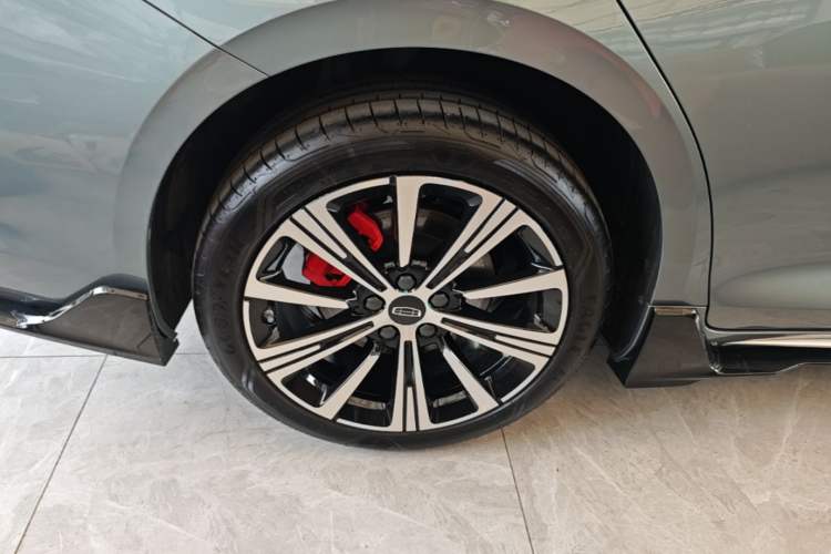 Used Geely Auto Preface 2026 Model Oriental Yao 2.0TD Wangyue Edition Right Rear Wheel Hub