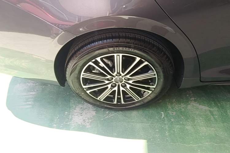 Used Geely Auto Preface 2026 Model Oriental Yao 1.5TD Fuyao Edition Right Rear Wheel Hub