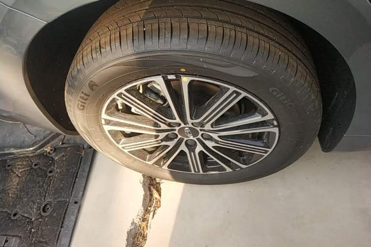 Used Geely Auto Preface 2026 Model Oriental Yao 1.5TD Fuyao Edition Right Rear Wheel Hub