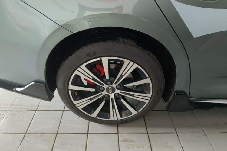 Used Geely Auto Preface 2026 Model Oriental Yao 2.0TD Wangyue Edition Right Rear Wheel Hub