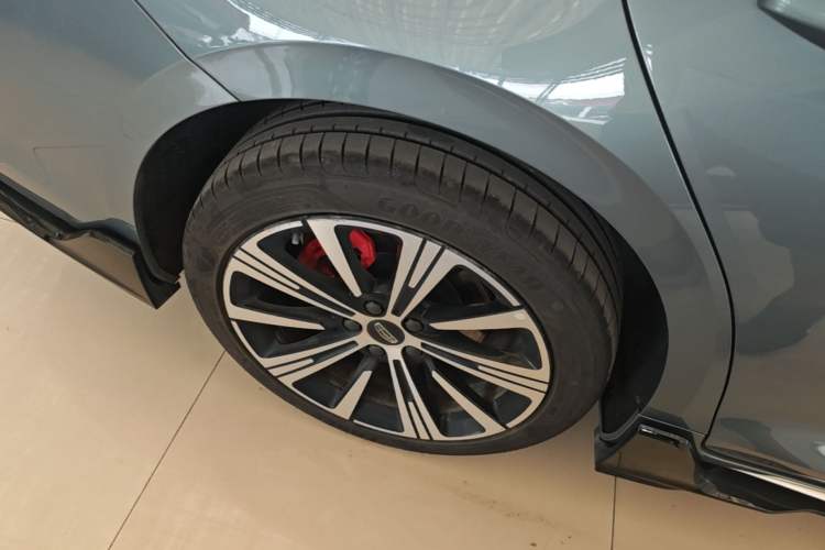 Used Geely Auto Preface 2026 Model Oriental Yao 2.0TD Wangyue Edition Right Rear Wheel Hub