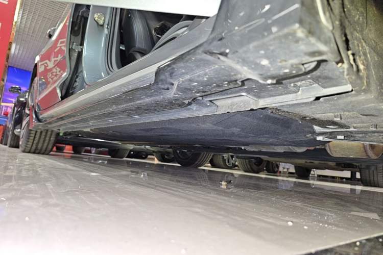 Used Geely Auto Preface 2026 Model Oriental Yao 2.0TD Wangyue Edition Right Side Sill