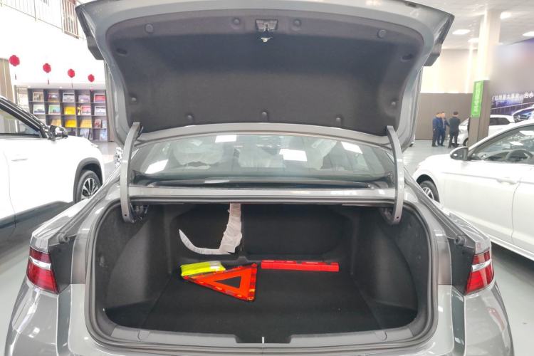 Used Geely Auto Preface 2026 Model Oriental Yao 1.5TD Fuyao Edition Trunk