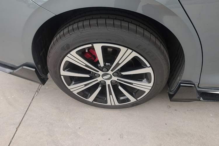 Used Geely Auto Preface 2026 Model Oriental Yao 2.0TD Wangyue Edition Right Rear Wheel Hub