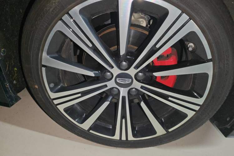 Used Geely Auto Preface 2026 Model Oriental Yao 1.5TD Kunlun Edition Right Front Wheel Hub