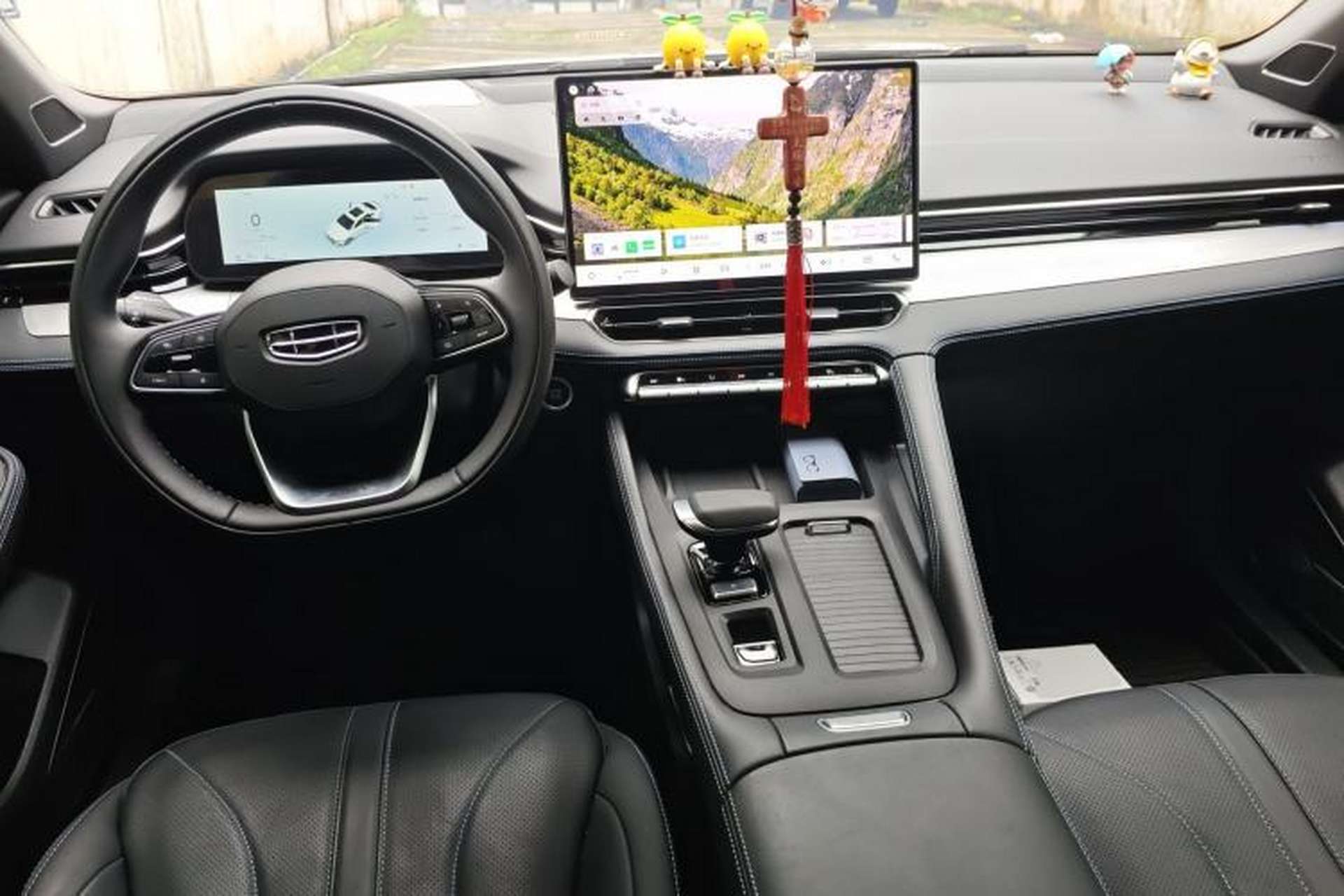 Used Geely Auto Preface 2026 Model Oriental Yao 1.5TD Fuyao Edition Center Console