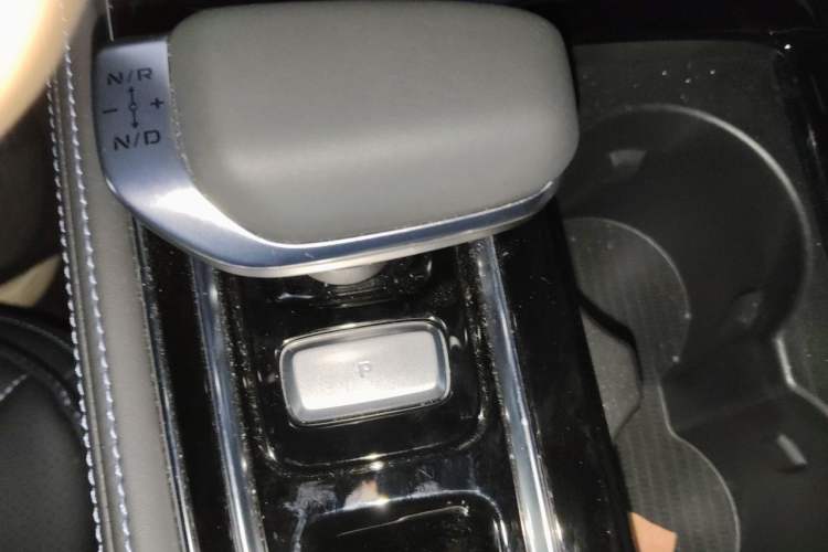 Used Geely Auto Preface 2026 Model Oriental Yao 1.5TD Kunlun Edition Gear Lever