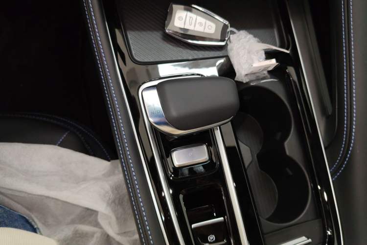 Used Geely Auto Preface 2026 Model Oriental Yao 1.5TD Fuyao Edition Gear Lever