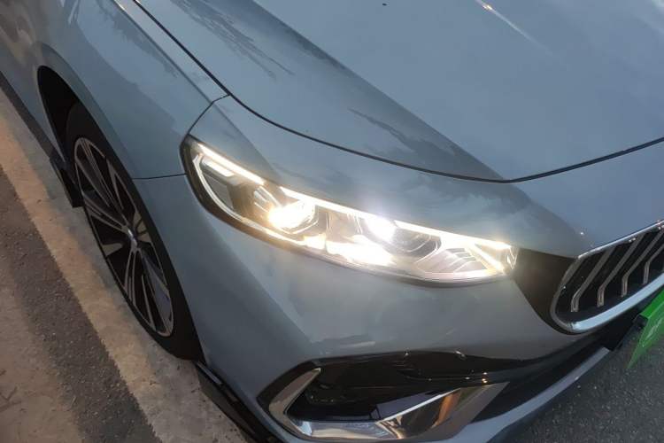 Used Geely Auto Preface 2026 Model Oriental Yao 1.5TD Kunlun Edition Right Front Headlight