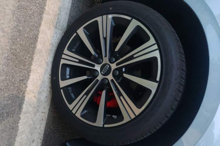 Used Geely Auto Preface 2026 Model Oriental Yao 1.5TD Kunlun Edition Right Front Wheel Hub