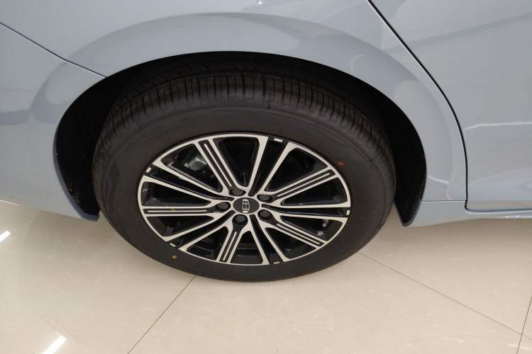 Used Geely Auto Preface 2026 Model Oriental Yao 1.5TD Fuyao Edition Right Rear Wheel Hub
