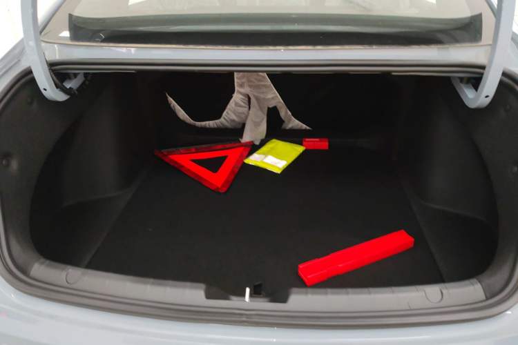 Used Geely Auto Preface 2026 Model Oriental Yao 1.5TD Fuyao Edition Trunk