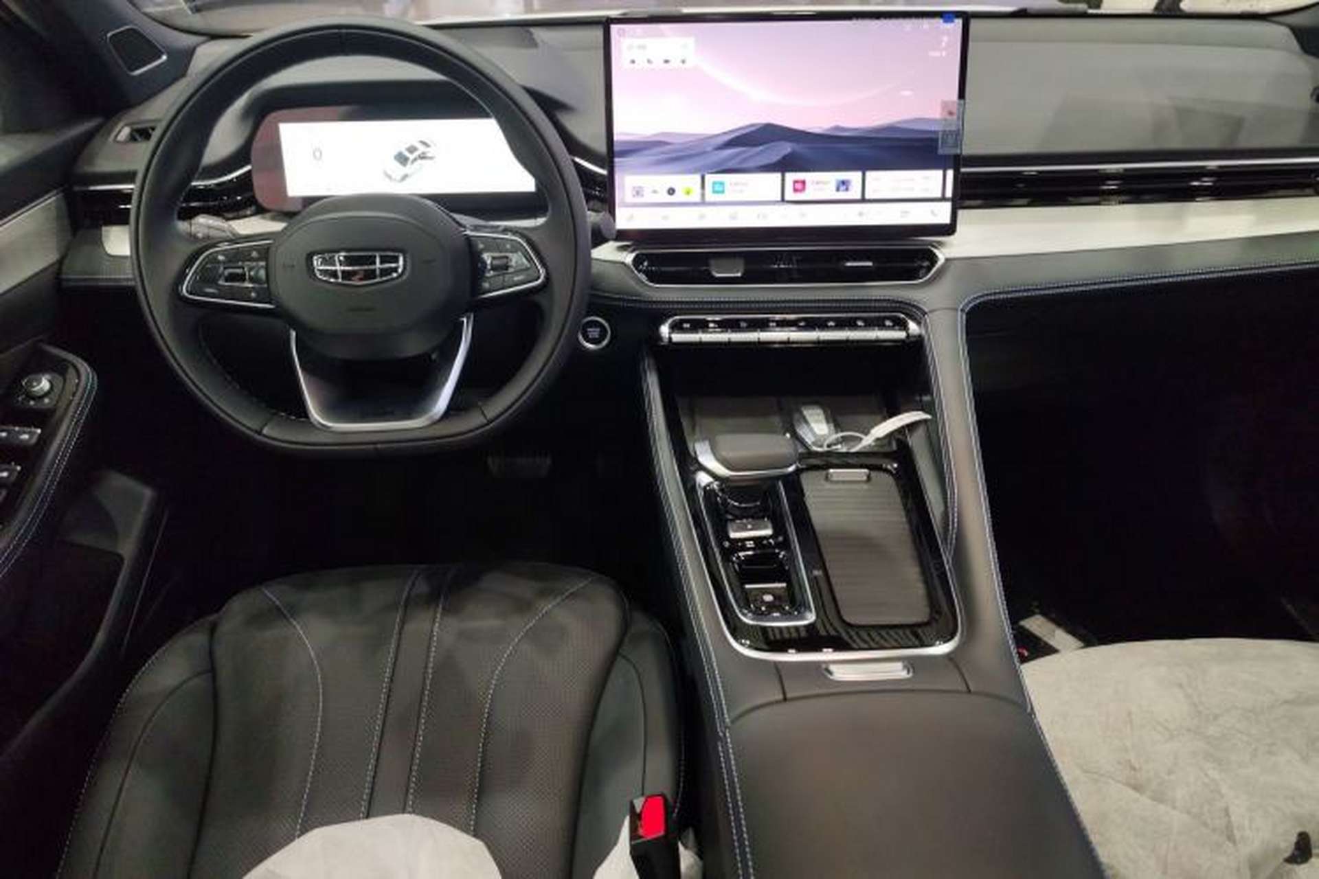 Used Geely Auto Preface 2026 Model Oriental Yao 1.5TD Kunlun Edition Center Console