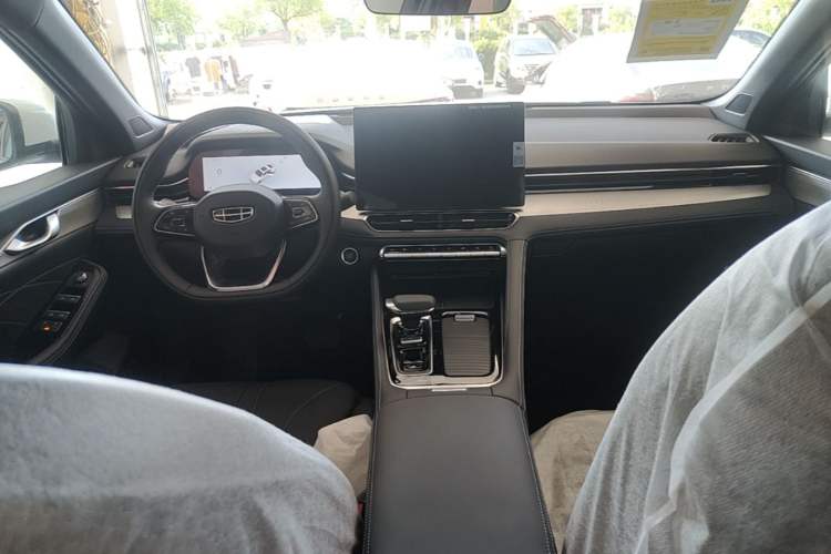 Used Geely Auto Preface 2026 Model Oriental Yao 1.5TD Fuyao Edition Center Console