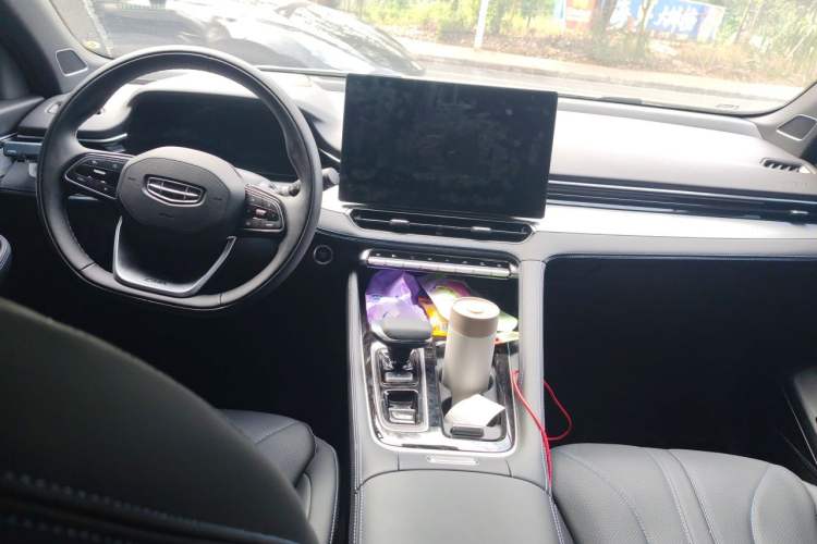 Used Geely Auto Preface 2026 Model Oriental Yao 1.5TD Fuyao Edition Center Console
