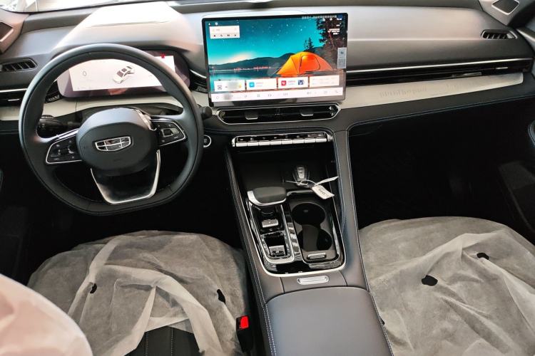 Used Geely Auto Preface 2026 Model Oriental Yao 1.5TD Fuyao Edition Center Console