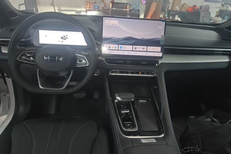 Used Geely Auto Preface 2026 Model Oriental Yao 1.5TD Fuyao Edition Center Console