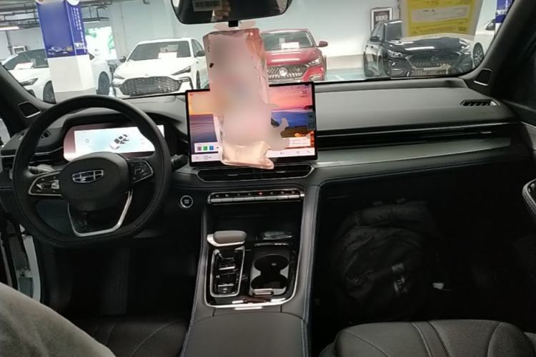 Used Geely Auto Preface 2026 Model Oriental Yao 1.5TD Fuyao Edition Center Console