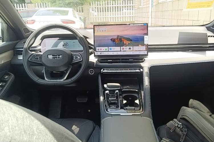 Used Geely Auto Preface 2026 Model Oriental Yao 1.5TD Fuyao Edition Center Console
