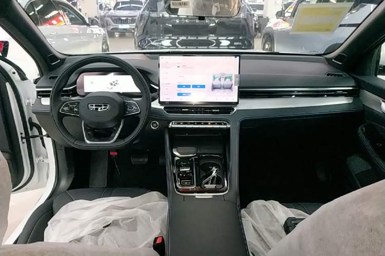 Used Geely Auto Preface 2026 Model Oriental Yao 1.5TD Fuyao Edition Center Console