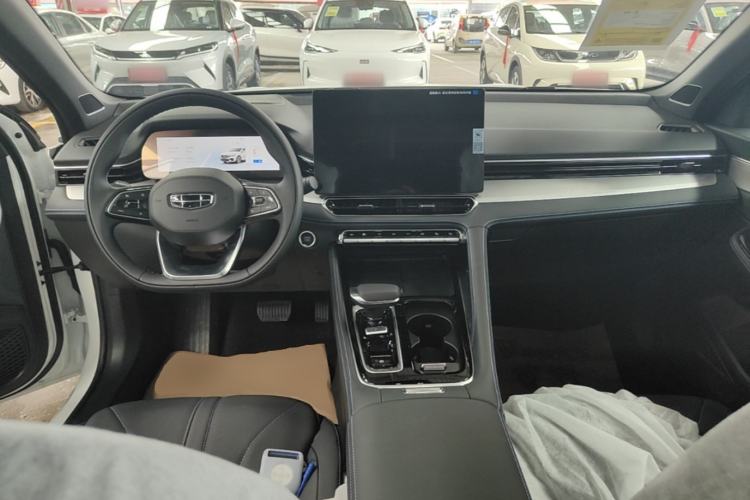 Used Geely Auto Preface 2026 Model Oriental Yao 1.5TD Fuyao Edition Center Console