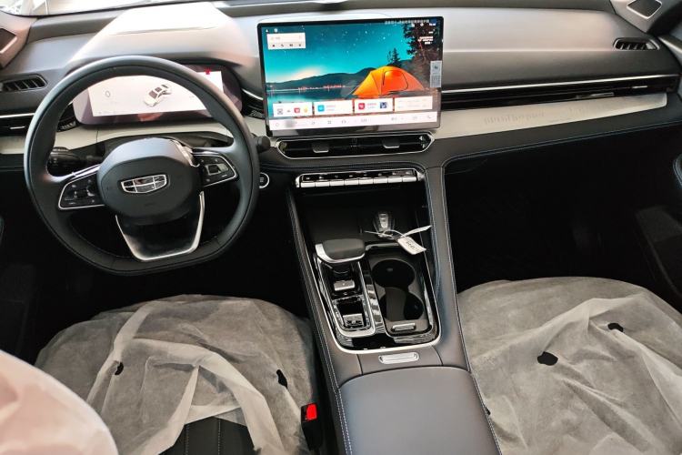 Used Geely Auto Preface 2026 Model Oriental Yao 1.5TD Fuyao Edition Center Console