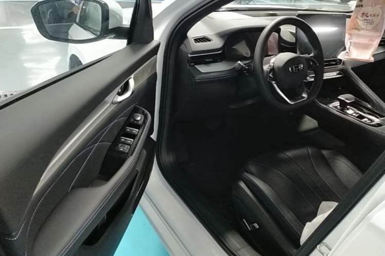 Used Geely Auto Preface 2026 Model Oriental Yao 1.5TD Fuyao Edition Driver Seat