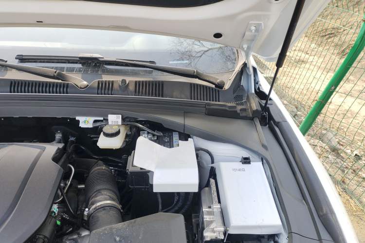 Used Geely Auto Preface 2026 Model Oriental Yao 1.5TD Fuyao Edition Engine Bay Left