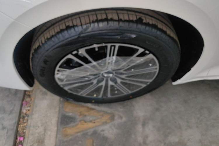 Used Geely Auto Preface 2026 Model Oriental Yao 1.5TD Fuyao Edition Exterior 4