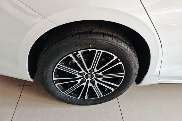 Used Geely Auto Preface 2026 Model Oriental Yao 1.5TD Fuyao Edition Exterior 5