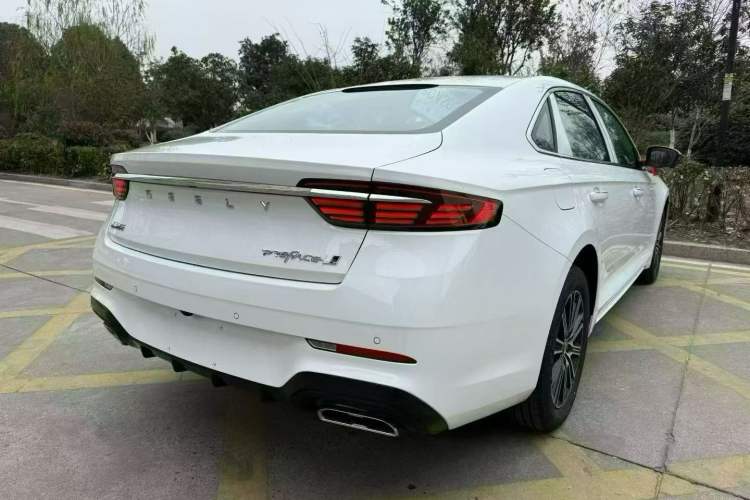 Used Geely Auto Preface 2026 Model Oriental Yao 1.5TD Fuyao Edition Exterior 6