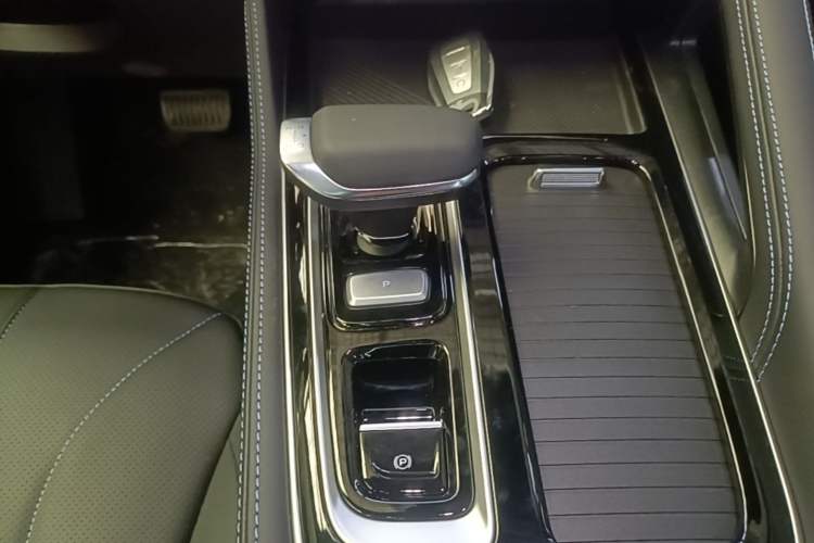 Used Geely Auto Preface 2026 Model Oriental Yao 1.5TD Fuyao Edition Gear Lever