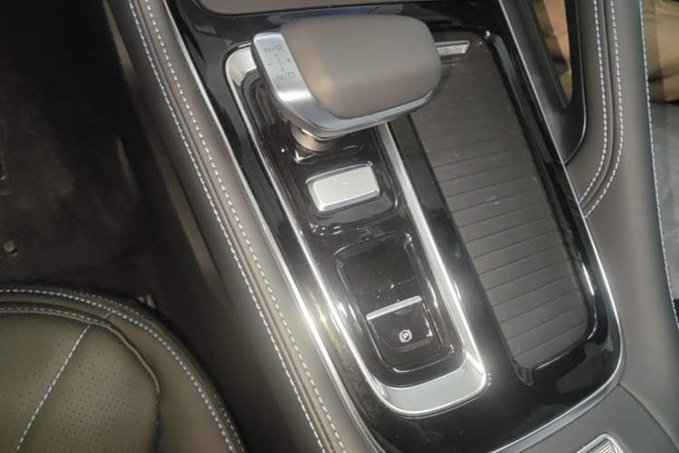 Used Geely Auto Preface 2026 Model Oriental Yao 1.5TD Kunlun Edition Gear Lever